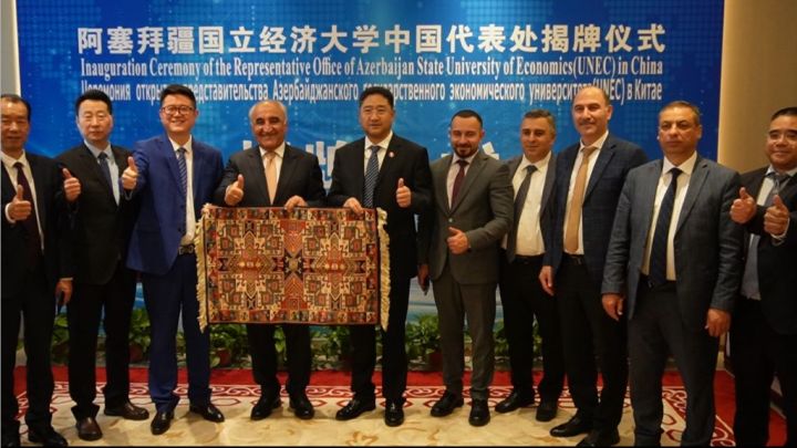 【深化中阿交流 共筑“一带一路”】阿塞拜疆国立经济大学校长代表团访问兰州陇南商会、聘任李仁莹教授为中国事务代表